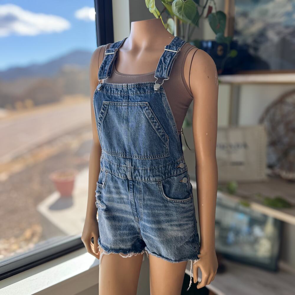 Universal Thread Women’s Denim Shortalls Size 4 Medium Wash Raw Hem Overalls